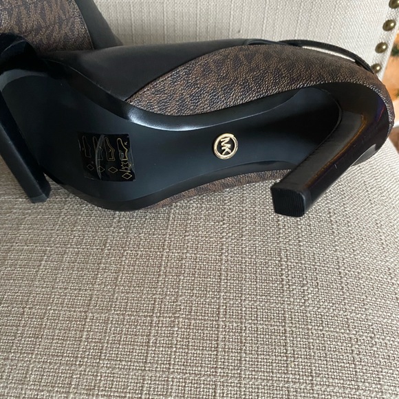 Michael’s Kors peep toe bootie - Picture 2 of 6